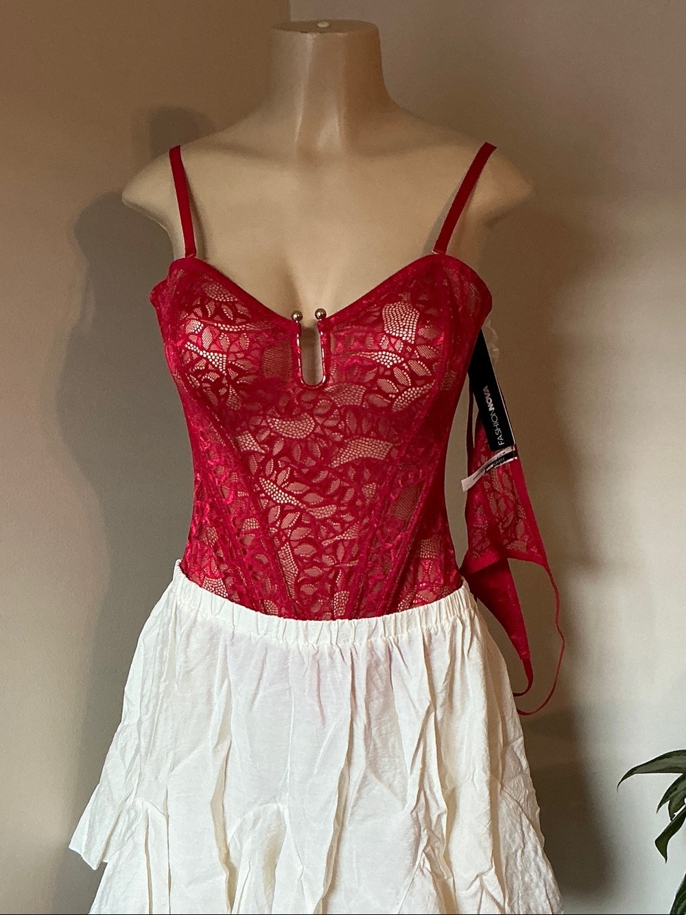 FashionNova 2pc Red Lace U‑Ring Corset Style With Adjustable Straps